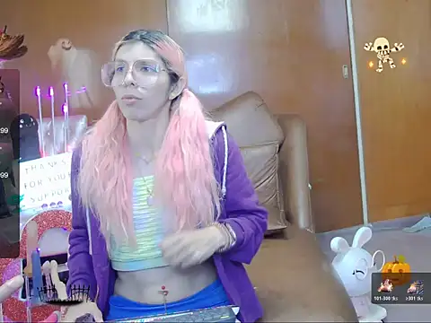 Snapshot of Skinygirl chatting on November 2025 10:57:01 PM Skinygirl online show from November 2025 10:57:01 PM