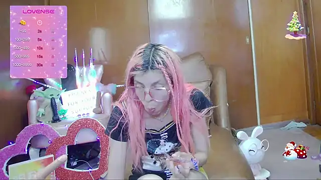 Snapshot of Skinygirl chatting on October 2025 12:14:02 AM Skinygirl online show from October 2025 12:14:02 AM