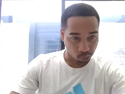 Juninho10c online show from November 2025 04:44:02 PM