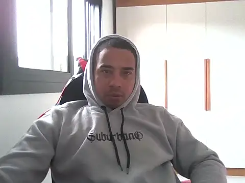 Juninho10c online show from October 2025 03:35:02 PM