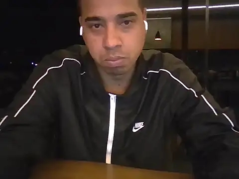 Juninho10c online show from November 2025 05:06:02 AM