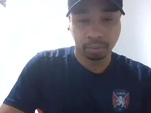 Juninho10c online show from November 2025 04:11:02 PM