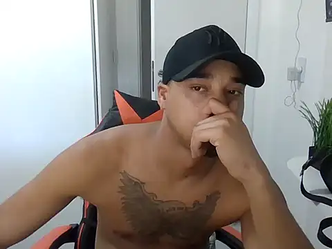 Juninho10c online show from November 2025 04:00:02 PM