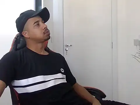 Juninho10c online show from November 2025 03:27:01 PM