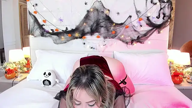 Charlotte93  online show from October 2025 12:02:01 PM