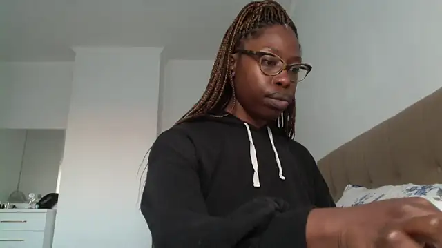 Snapshot of MadamIndigo chatting on December 2024 02:37:01 PM MadamIndigo online show from December 2024 02:37:01 PM