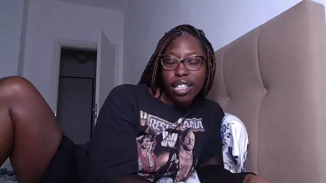 Snapshot of MadamIndigo chatting on February 2025 12:52:02 AM MadamIndigo online show from February 2025 12:52:02 AM