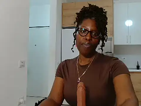 MadamIndigo online show from April 2026 07:07:02 PM