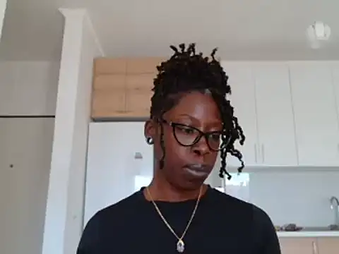 MadamIndigo online show from February 2026 10:39:02 AM