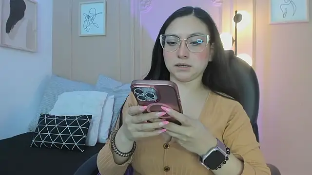 Snapshot of lucy_neil chatting on February 2026 02:30:01 AM lucy neil online show from February 2026 02:30:01 AM