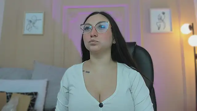 lucy neil online show from March 2026 02:32:01 AM