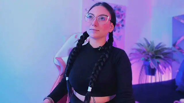 Snapshot of lucy_neil chatting on January 2026 02:37:01 AM lucy neil online show from January 2026 02:37:01 AM