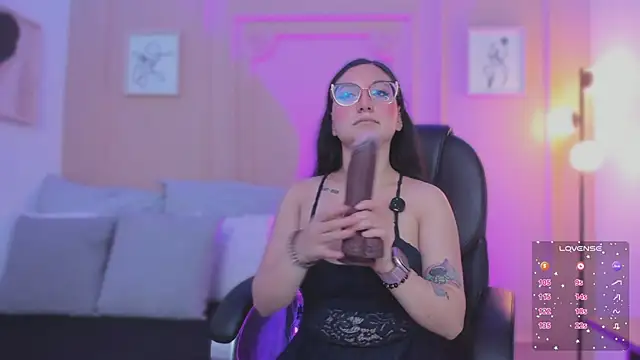 Snapshot of lucy_neil chatting on February 2026 02:53:01 AM lucy neil online show from February 2026 02:53:01 AM