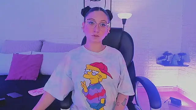 Snapshot of lucy_neil chatting on January 2026 02:37:02 AM lucy neil online show from January 2026 02:37:02 AM