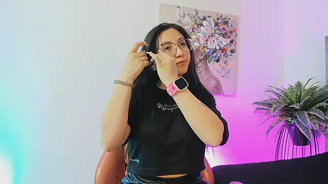 lucy neil online show from November 2025 02:34:01 AM