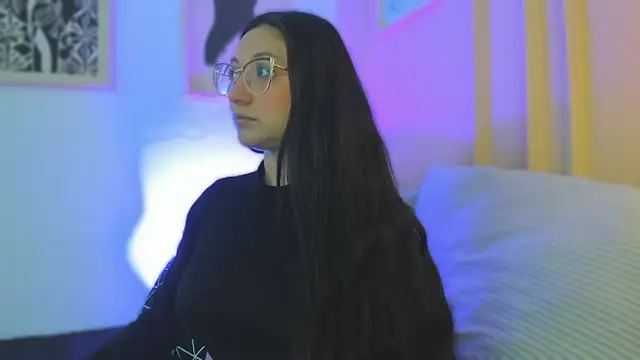 Snapshot of lucy_neil chatting on February 2026 02:33:01 AM lucy neil online show from February 2026 02:33:01 AM