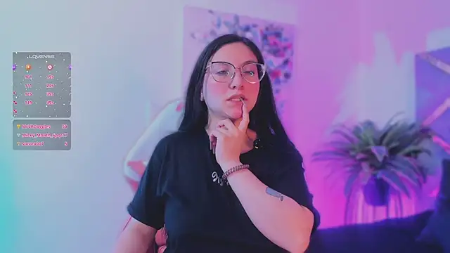 Snapshot of lucy_neil chatting on December 2025 03:39:02 PM lucy neil online show from December 2025 03:39:02 PM