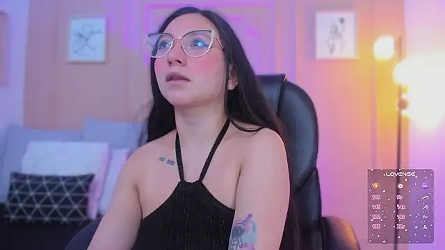 Snapshot of lucy_neil chatting on February 2026 02:35:01 AM lucy neil online show from February 2026 02:35:01 AM