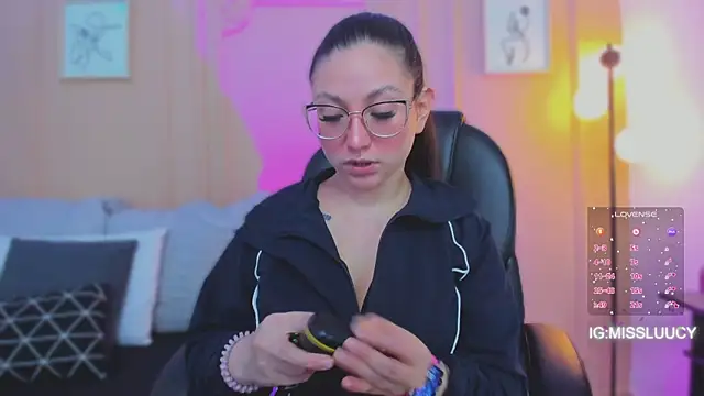 lucy neil online show from March 2026 02:35:01 AM