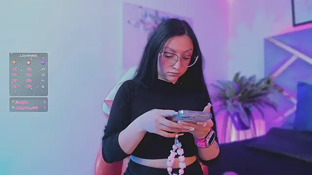 lucy neil online show from November 2025 03:37:02 PM