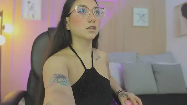 Snapshot of lucy_neil chatting on February 2026 02:32:01 AM lucy neil online show from February 2026 02:32:01 AM