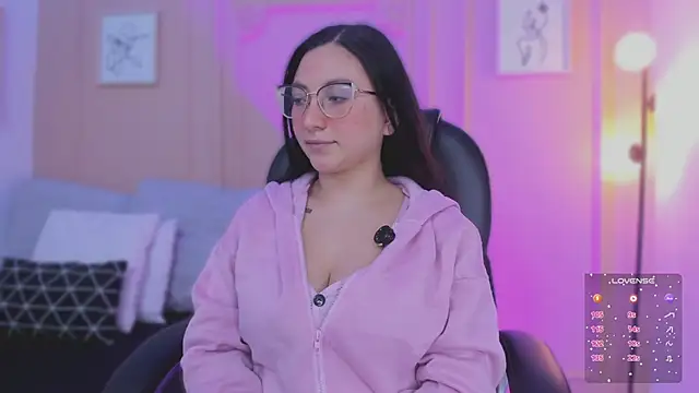 Snapshot of lucy_neil chatting on February 2026 02:41:01 AM lucy neil online show from February 2026 02:41:01 AM