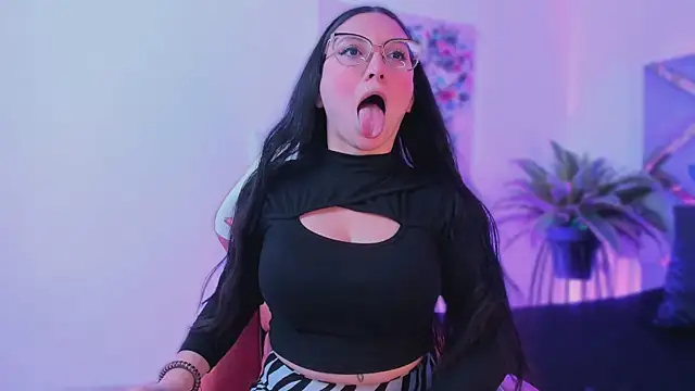 Snapshot of lucy_neil chatting on January 2026 02:37:01 AM lucy neil online show from January 2026 02:37:01 AM