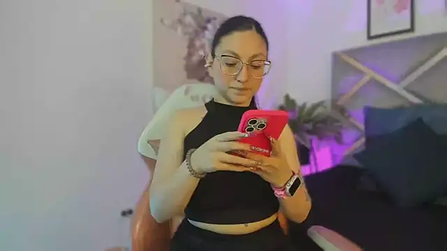 lucy neil online show from October 2025 02:32:01 AM