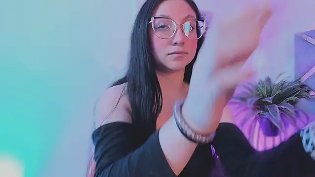 lucy neil online show from December 2025 02:45:02 AM