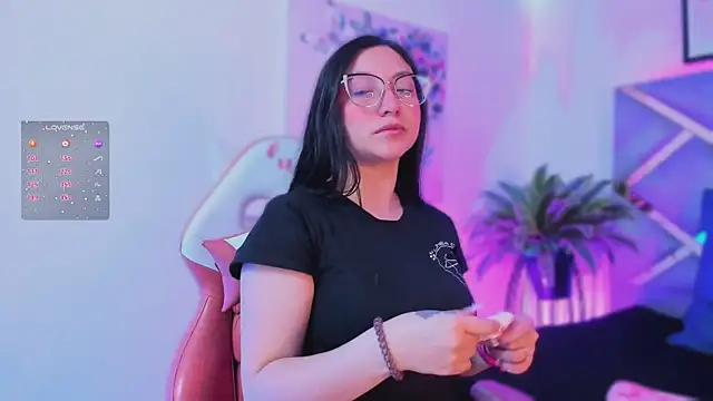 lucy neil online show from November 2025 02:38:02 AM