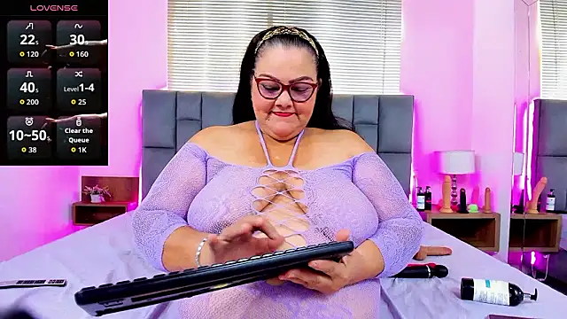 mommy cute online show from February 2026 08:30:02 PM