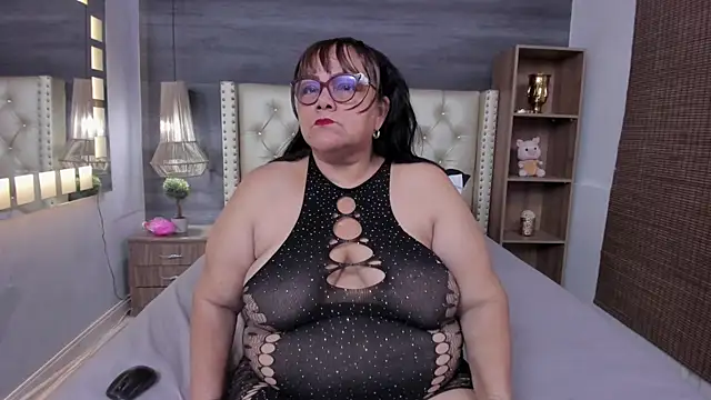 Snapshot of mommy_cute chatting on June 2026 03:15:01 AM mommy cute online show from June 2026 03:15:01 AM