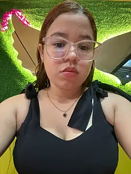 Snapshot of Lucyklein2022 chatting on October 2025 11:51:02 PM Lucyklein2022 online show from October 2025 11:51:02 PM