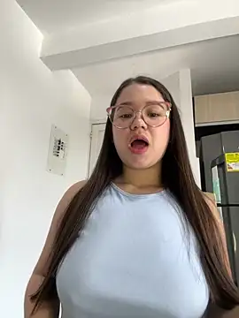 Snapshot of Lucyklein2022 chatting on December 2024 06:15:02 PM Lucyklein2022 online show from December 2024 06:15:02 PM