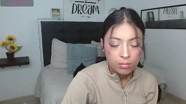 vaness weet online show from October 2025 08:54:02 PM