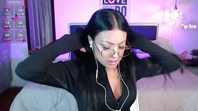 vaness weet online show from March 2025 08:37:02 PM