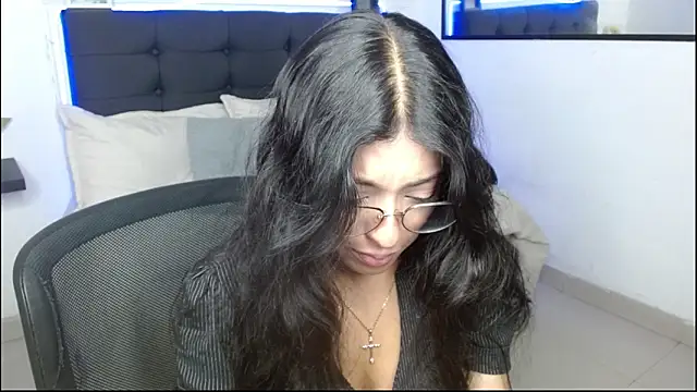 vaness weet online show from November 2025 08:20:02 PM