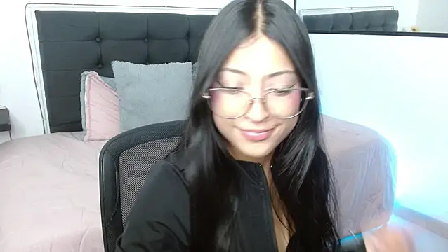 vaness weet online show from February 2026 08:30:02 PM