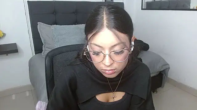 vaness weet online show from September 2025 07:47:01 PM