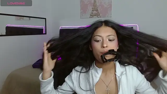 Snapshot of vaness_weet chatting on June 2026 08:58:02 PM vaness weet online show from June 2026 08:58:02 PM