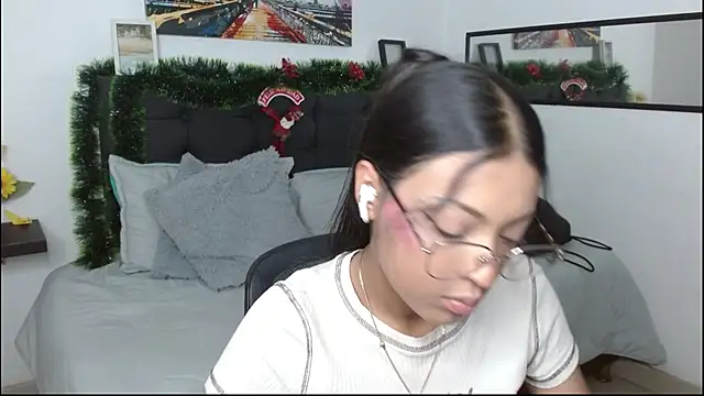 vaness weet online show from December 2025 08:44:02 PM