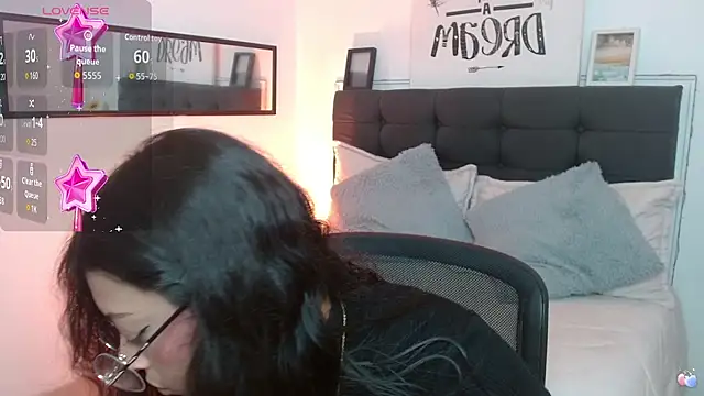 vaness weet online show from October 2025 07:37:02 PM