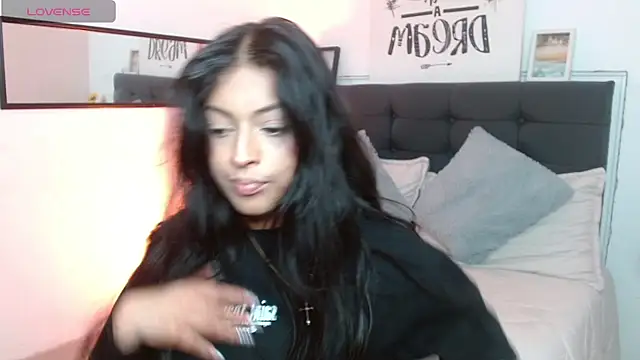 vaness weet online show from October 2025 08:17:02 PM