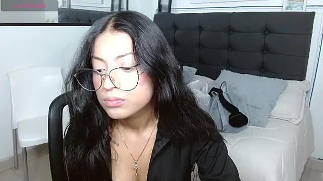 vaness weet online show from November 2025 07:52:02 PM