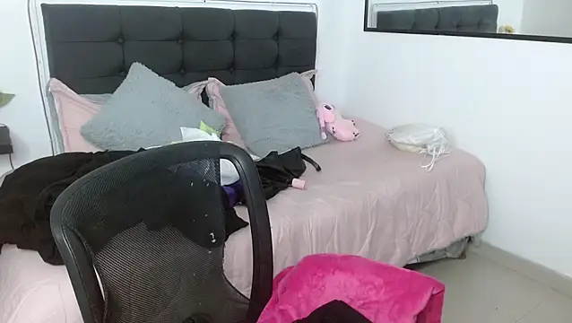 vaness weet online show from February 2026 08:28:01 PM