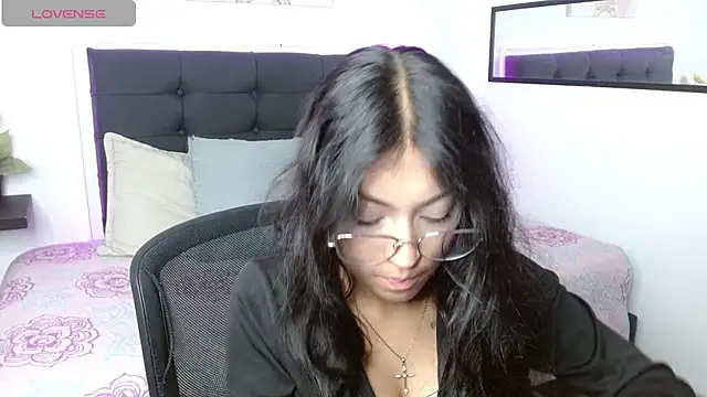 vaness weet online show from May 2026 08:18:02 PM