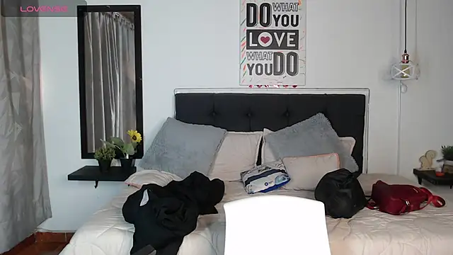 vaness weet online show from March 2025 08:01:02 PM