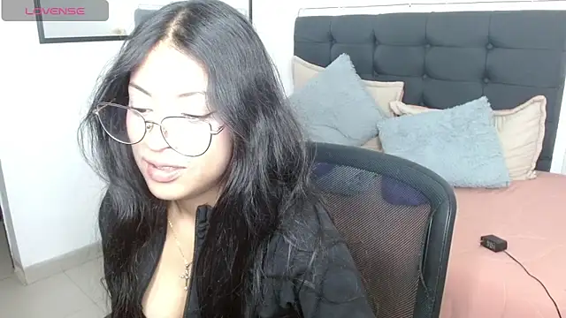 Snapshot of vaness_weet chatting on June 2026 07:46:02 PM vaness weet online show from June 2026 07:46:02 PM