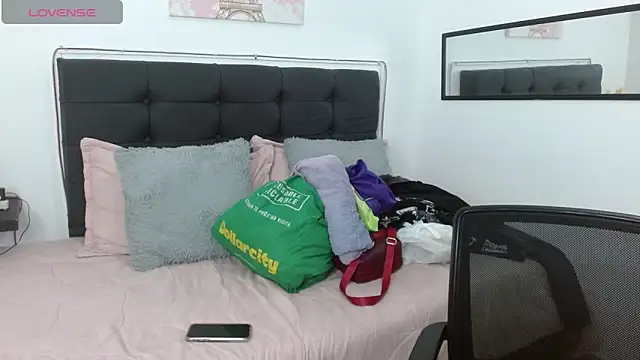 vaness weet online show from April 2026 08:37:02 PM