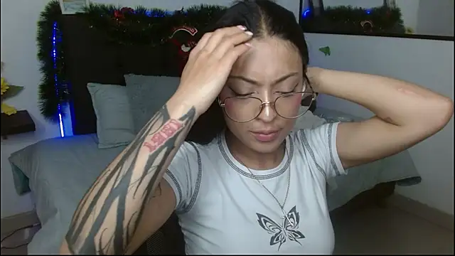 vaness weet online show from December 2025 08:42:02 PM